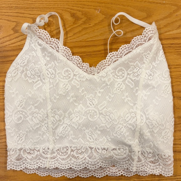 Elegant Lace Bralettes in Cream and White - Picture 4 of 4